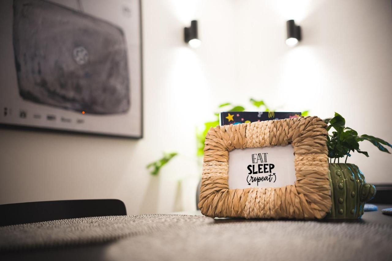 Sleep, Eat, Repeat And Park Your Car In Center Apartment Zagreb