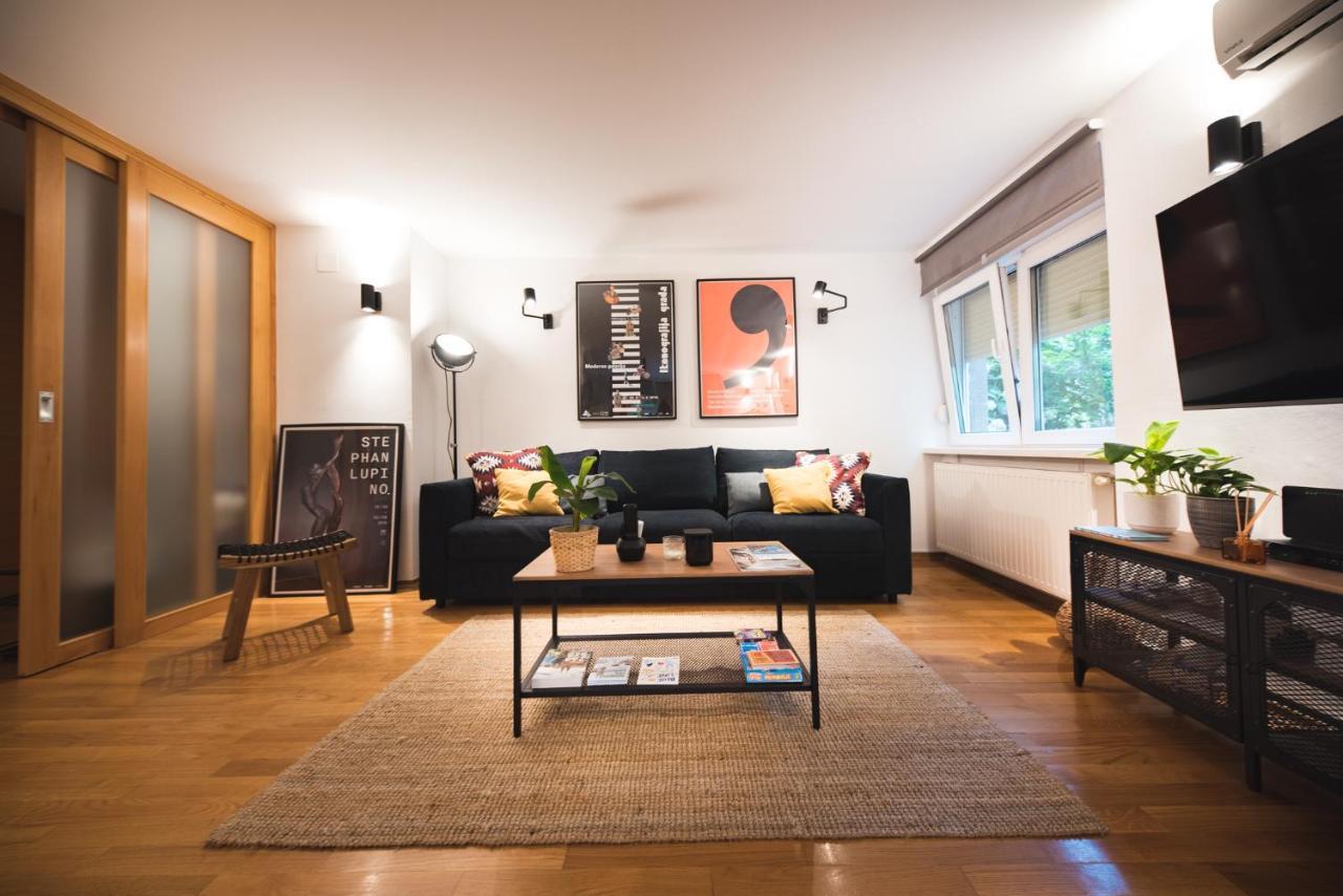 Sleep, Eat, Repeat And Park Your Car In Center Apartment *