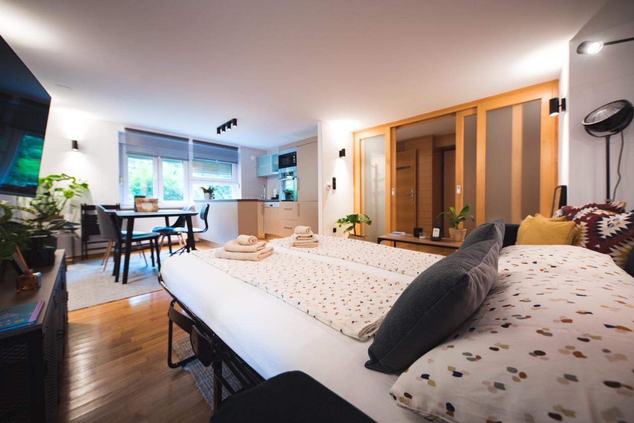 Apartment Sleep, Eat, Repeat And Park Your Car In Center